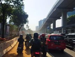 Lalu Lintas di Kolong Flyover Kuningan Jaksel Macet Pagi Ini