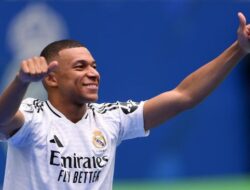 Penampakan Mbappe dengan Jersey Real Madrid