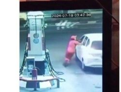 Video CCTV Mobil Kabur-Seret Petugas Seusai Isi BBM Rp 300 Ribu di Jaktim