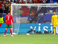 Skuad Portugal Bantu Ronaldo Move On dari Gagal Penalti Lawan Slovenia