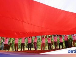 200 Mantan Napi Teroris Bentangkan Merah Putih di Poso