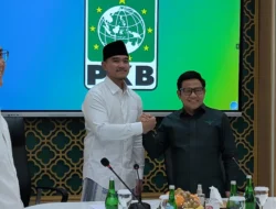 Pakai Sarung Tiba di Kantor DPP PKB, Kaesang Dipanggil ‘Gus’