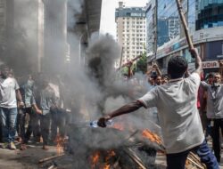 Mencekam! Ribuan Demonstran Serbu Istana Usai PM Bangladesh Kabur