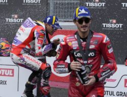 Senangnya Francesco Bagnaia Hindari Kejutan Jorge Martin