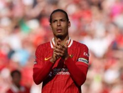 Liverpool Tak Kunjung Beli Pemain, Van Dijk Ingatkan Manajemen