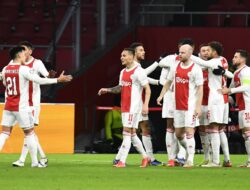 Ajax Naik ke Puncak, Produktif, Tidak Bobol