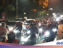 Lalin di Jl Raya Puncak Macet Malam Ini, One Way Arah Jakarta Masih Berlaku