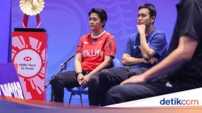 Momen Hendra Setiawan Jadi ‘Pelatih Dadakan’ Dampingi Dejan/Glo