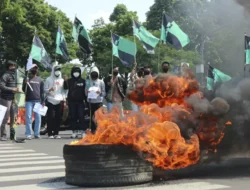 Mahasiswa Demo dan Satpol PP Saling Dorong di Kompleks Pemkab Bogor