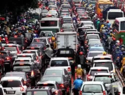 Galian Bikin Jatiwaringin Arah Jakarta Macet Gila-gilaan