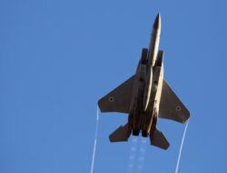 Jet Israel Serang Puluhan Peluncur Roket Hizbullah di Lebanon