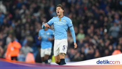 Stones Tampil Jadi Striker Lalu Selamatkan City dari Kekalahan