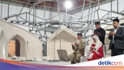 Ada Makna Khusus saat Mega Pakai Kerudung Fatmawati ke Makam Al Bukhari