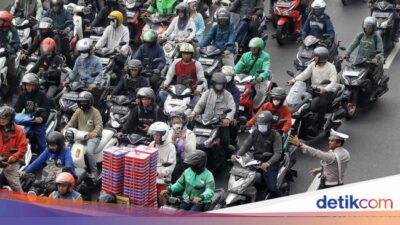 Lalu Lintas di Depan Gedung DPR Macet gegara Demo Petani