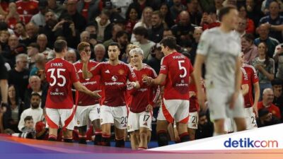 Cukur Barnsley, MU Tampil Sesuai Harapan