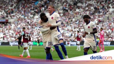 Jackson 2 Gol, The Blues Gasak The Hammers