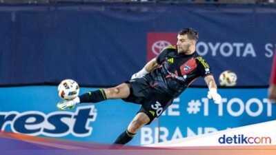 Maarten Paes Dapat Anugerah Save of The Year di MLS