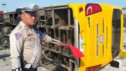 Bus Rombongan Guru Terguling di Tol Sumo, 1 Orang Tewas dan 19 Luka