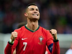 Viral Ronaldo Berenang Main Perosotan Jelang Duel Skotlandia Vs Portugal