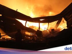 Gudang Beserta Isinya di Kota Tangerang Ludes Terbakar