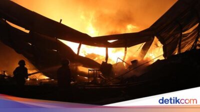 Gudang Beserta Isinya di Kota Tangerang Ludes Terbakar