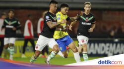 Mees Hilgers Nyaris Bikin Gol, Laga Tuntas 2-2