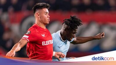 Galaknya Mees Hilgers di Laga Twente Vs Lazio