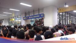 Akhir Pekan Tak Biasa di Stasiun-stasiun Arah Monas