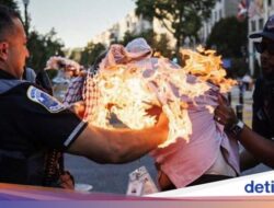 Pria di AS Bakar Diri Saat Demo Tuntut Gencatan Senjata di Gaza