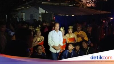 Jokowi Resmikan Jalan di NTT Gelap-gelapan, Warga Sebut Lampu Biasanya Nyala