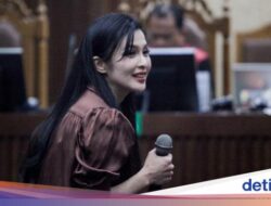 Kesaksian Sandra Dewi Dibelikan Harvey Moeis iPhone Setiap Tahun