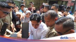 Gibran Blusukan di Pasar Usai Retret Kabinet di Akmil Magelang