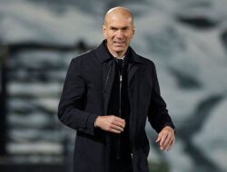 Apa Mungkin Zidane Tertarik Latih MU?