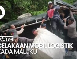 Video: Pikap Pengangkut Logistik Pilkada Maluku Terbalik