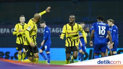 Die Borussen unggul 1-0 di Babak Pertama