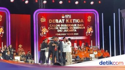 3 Paslon Pilgub Jakarta Berpelukan Usai Debat, Yel-yel Sindir RK Bergema