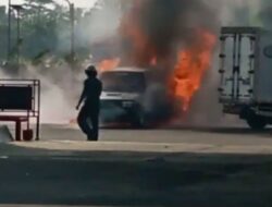 Video: Mobil Kijang Terbakar Habis di SPBU Tasikmalaya