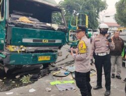 Polisi Olah TKP Truk Ugal-ugalan di Tangerang, Kondisi Sopir Masih Belum Sadar