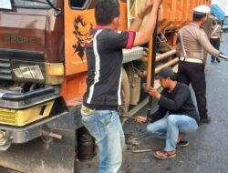 Ada Truk Pecah Ban di Tol JORR Arah Pondok Indah, Lalin Macet