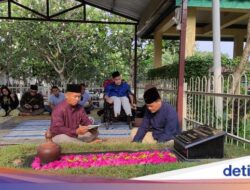 Ahmad Luthfi Nyekar ke Makam Istri, Ingat Pesan soal Jaga Amanah