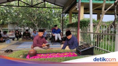 Ahmad Luthfi Nyekar ke Makam Istri, Ingat Pesan soal Jaga Amanah