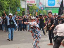 Bentrokan 2 Kelompok Ormas di Setu Tangsel, Posko Dibakar