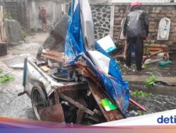 Penjual Mi Ayam di Bogor Terluka Usai Tertimpa Dahan Pohon Tumbang