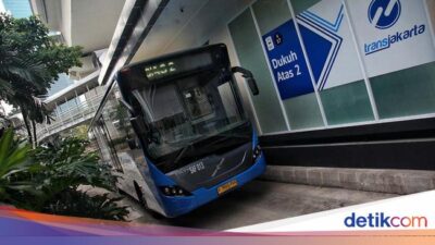 Ulah Pemotor Lempar Batu ke TransJakarta Berujung Ditangkap