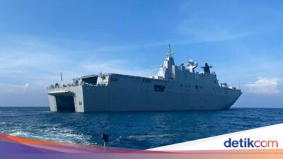 Melihat HMAS Adelaide, Kapal 27 Ribu Ton Milik Angkatan Laut Australia