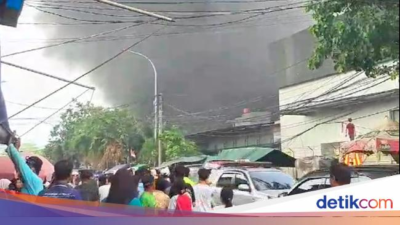 Kebakaran Gudang di Muara Baru Jakut, 100 Personel Damkar Dikerahkan