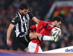 Man United Vs PAOK Sama Kuat di Babak Pertama