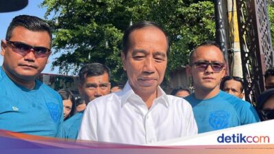 Di Balik Jokowi yang Masih Sering Berkemeja Putih Selepas Tugas