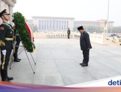 Prabowo Kunjungi Monumen Pahlawan Rakyat di Beijing, Letakkan Karangan Bunga