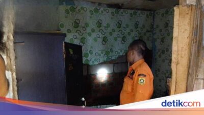 Rumah di Ciawi Bogor Ambruk Akibat Hujan Disertai Angin Kencang